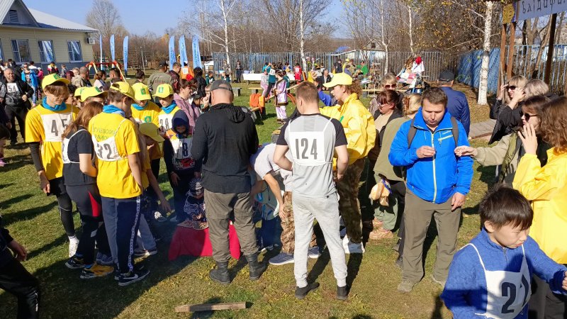 300 участников приехали из городов и деревень.