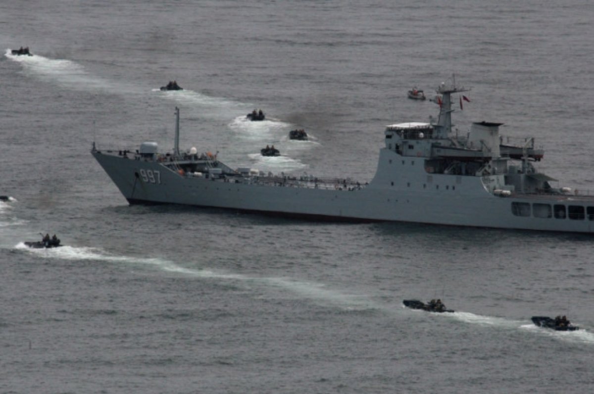 The Sun: Китай направил шесть военных кораблей на Ближний Восток