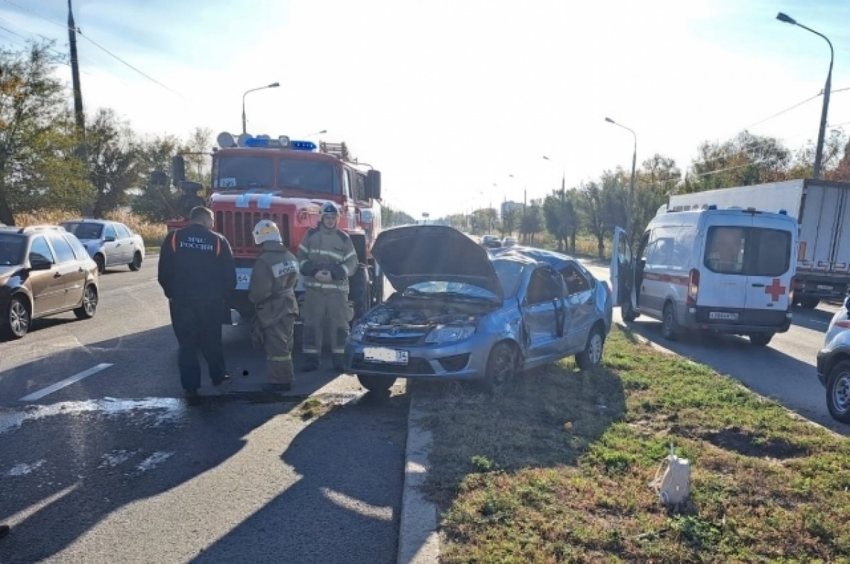 В Волгограде школьницу увезли в больницу после ДТП легкового авто с КамАЗом  | АиФ Волгоград