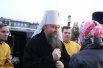 Митрополит Дионисий прибыл в Омск на самолете и сразу же поехал к Успенскому кафедральному собору.