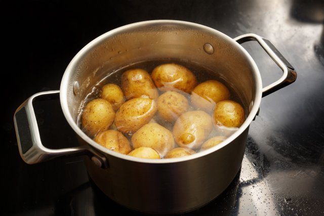 Вредно ли дышать над картошкой для лечения насморка?