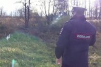 В Оренбуржье полицейский спас увязшего в болоте пятилетнего мальчика.