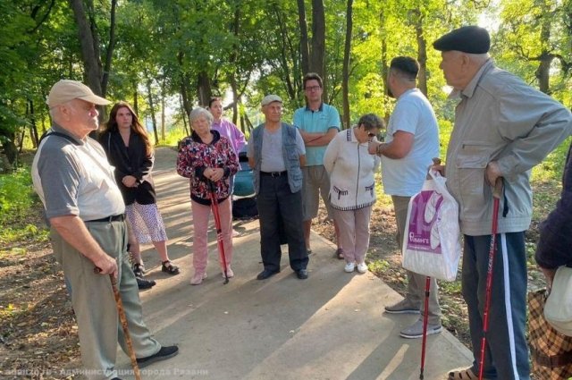 Завершилась вторая очередь благоустройства парка Героев Отечественной войны 1812 года. Там обустроили пешеходные дорожки, расчистили территорию.