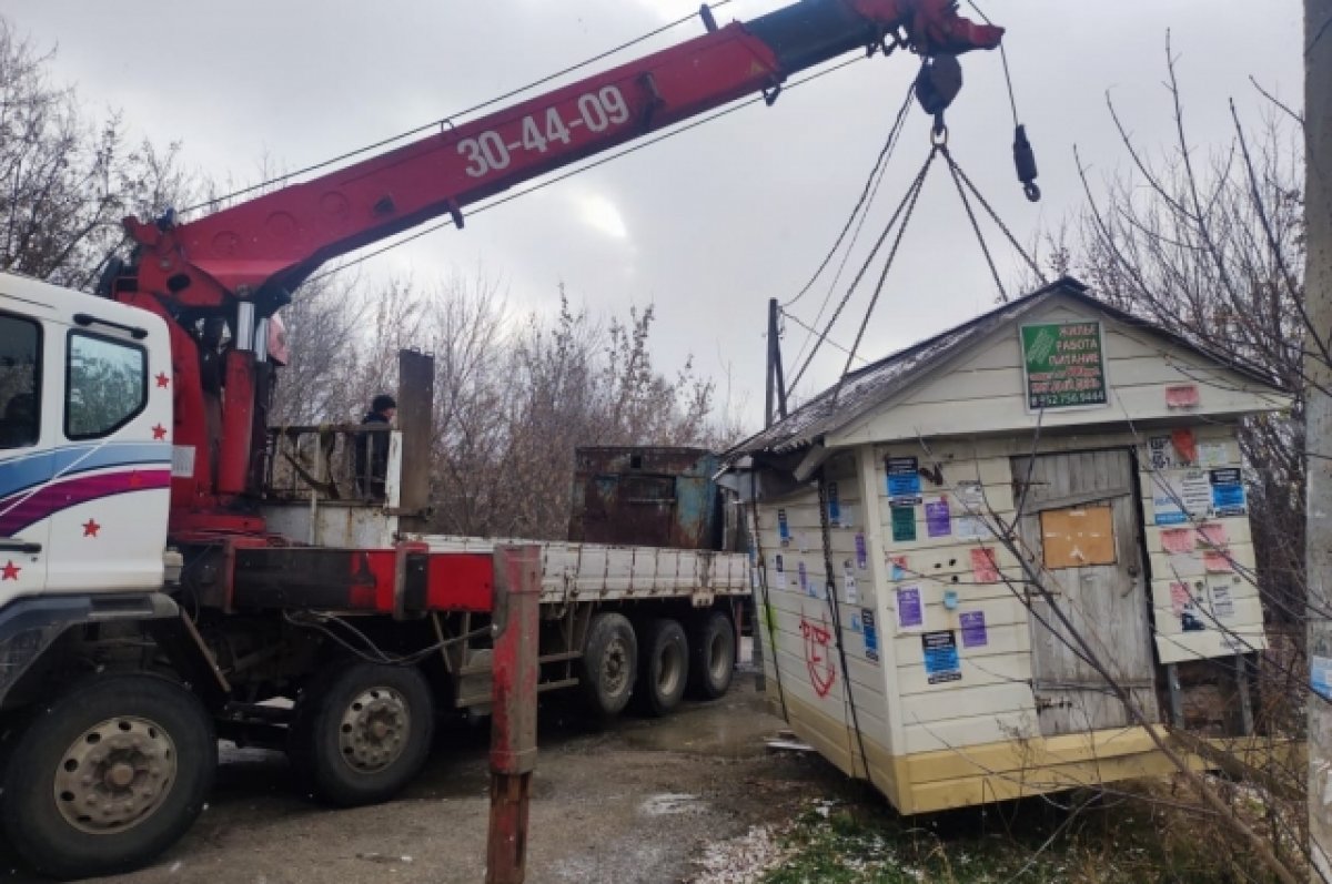 Незаконные гаражи и киоск снесли в Ленинском районе Томска | АиФ Томск