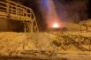 Пожар в нефтяном резервуаре  около посёлка Верхнеколвинск под Усинском в Коми.
