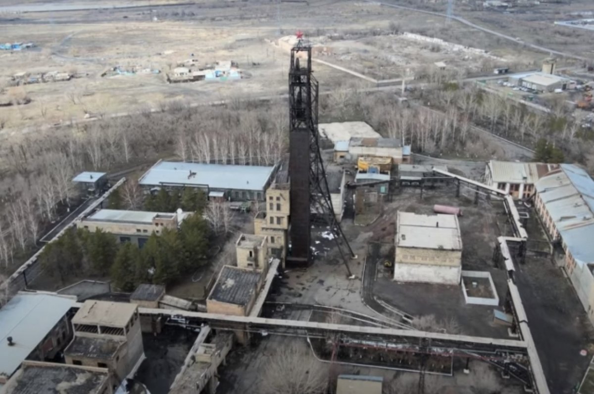 Число жертв аварии на шахте в Казахстане достигло 45 человек