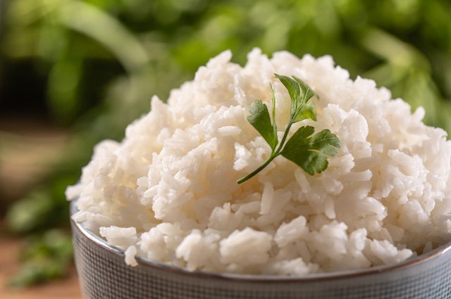 Почему рис после варки нельзя долго хранить?