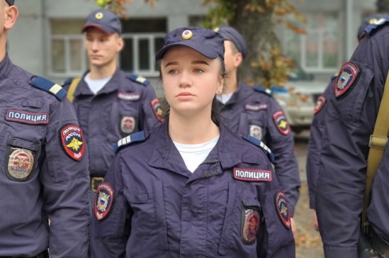 Полицейский 2-го отделения мобильного взвода ОБ ППСП УМВД России по городу Белгороду, сержант полиции Калантаевская Алина Сергеевна. 