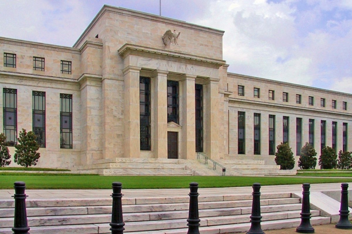 В США ФРС оставила без изменений базовую процентную ставку 5,25-5,5%