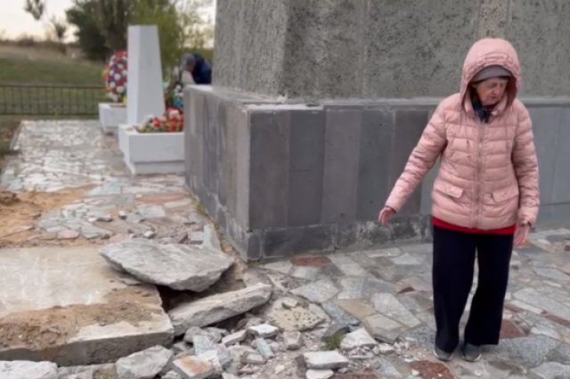 Галина Павловна Колесниченко продолжается бороться за памятник. И за память о героях...