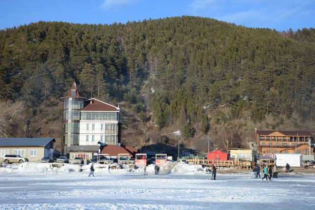 Путешественники, желающие увидеть Байкал зимой, уже вовсю бронируют гостиницы на февраль и март. Какие направления будут популярными у туристов в зимний сезон?