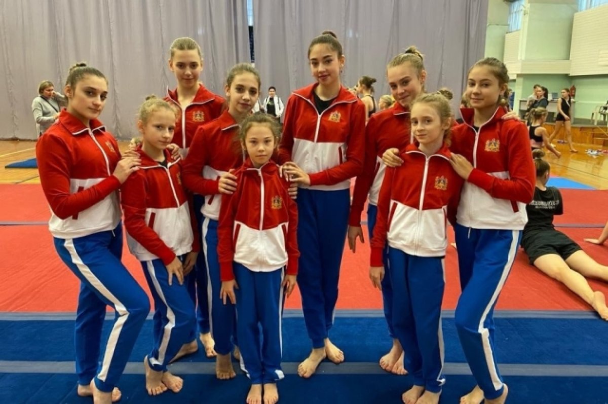Брянские акробатки взяли бронзу на всероссийских соревнованиях в Тольятти