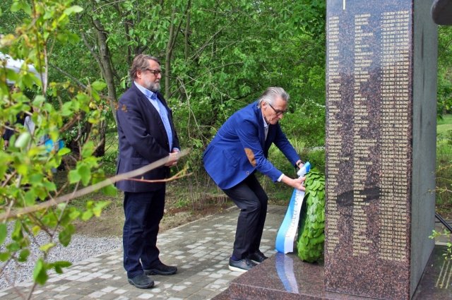 Памятники в посёлке Свободном и Приозерске открывали с согласия местных властей.