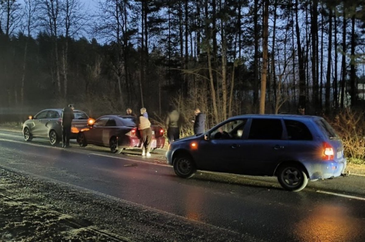 В Твери на Сахаровском шоссе произошло тройное ДТП, есть пострадавшие | АиФ  Тверь