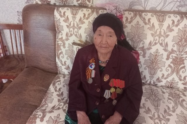 Зульхаджа Итанякова родилась 7 ноября 1923 года в деревне Кошкуль Большереченского района Омской области.
