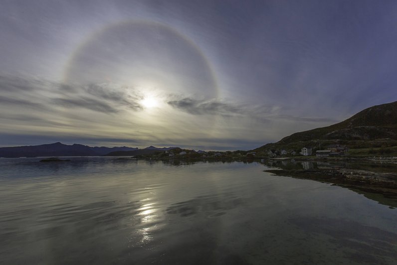 Оптический феномен гало в Норвегии.