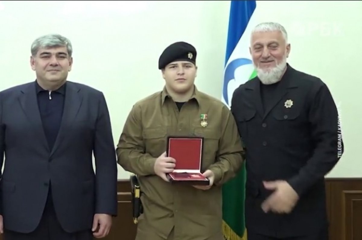 Глава Кабардино-Балкарии наградил орденом 15-летнего сына Кадырова Адама