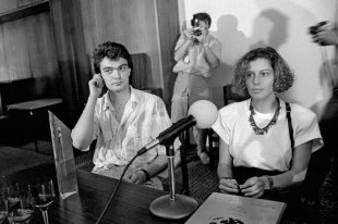Режиссер фильма «Маленькая Вера» Василий Пичул и исполнительница главной роли в этом фильме актриса Наталья Негода, 1989 г.