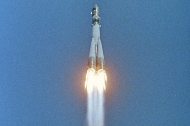 Космический корабль «Восток-1», пилотируемый первым космонавтом Земли Юрием Алексеевичем Гагариным стартовал в 9 часов 07 минут 12 апреля 1961 года по московскому времени с космодрома Байконур.