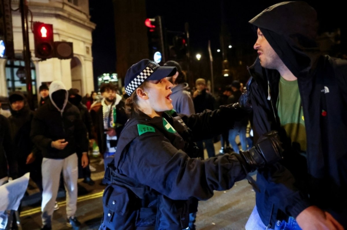 Полиция задержала 82 ультраправых активиста в ходе протестов в Лондоне