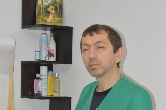 Гриша полностью ослеп в 2014 году. 