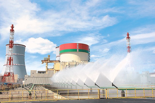 На АЭС с реакторами ВВЭР-1200 применены лучшие системы безопасности. Вода используется не только в 2 контурах реактора (как теплоноситель и замедлитель), но и в 3-м контуре – для охлаждения турбины. 