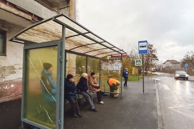 Так выглядит относительно новая остановка на улице Пришвина.