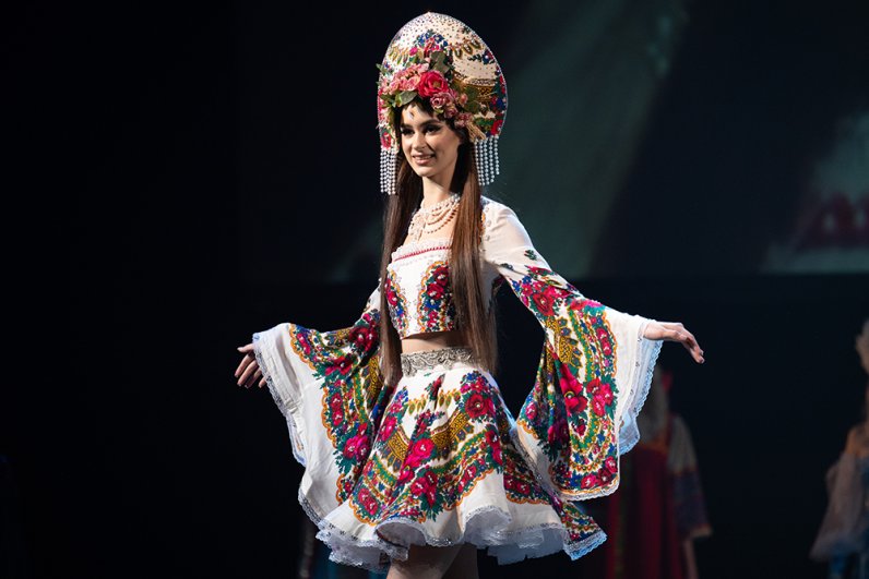 Олеся Галичия (Новороссийск) во время финала всероссийского конкурса красоты 