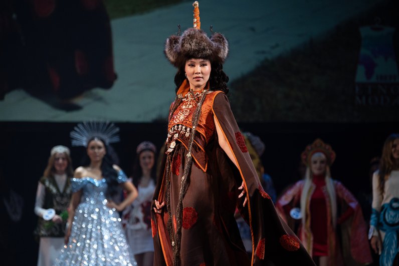 Эржена Боева (Улан-Удэ) во время финала всероссийского конкурса красоты 