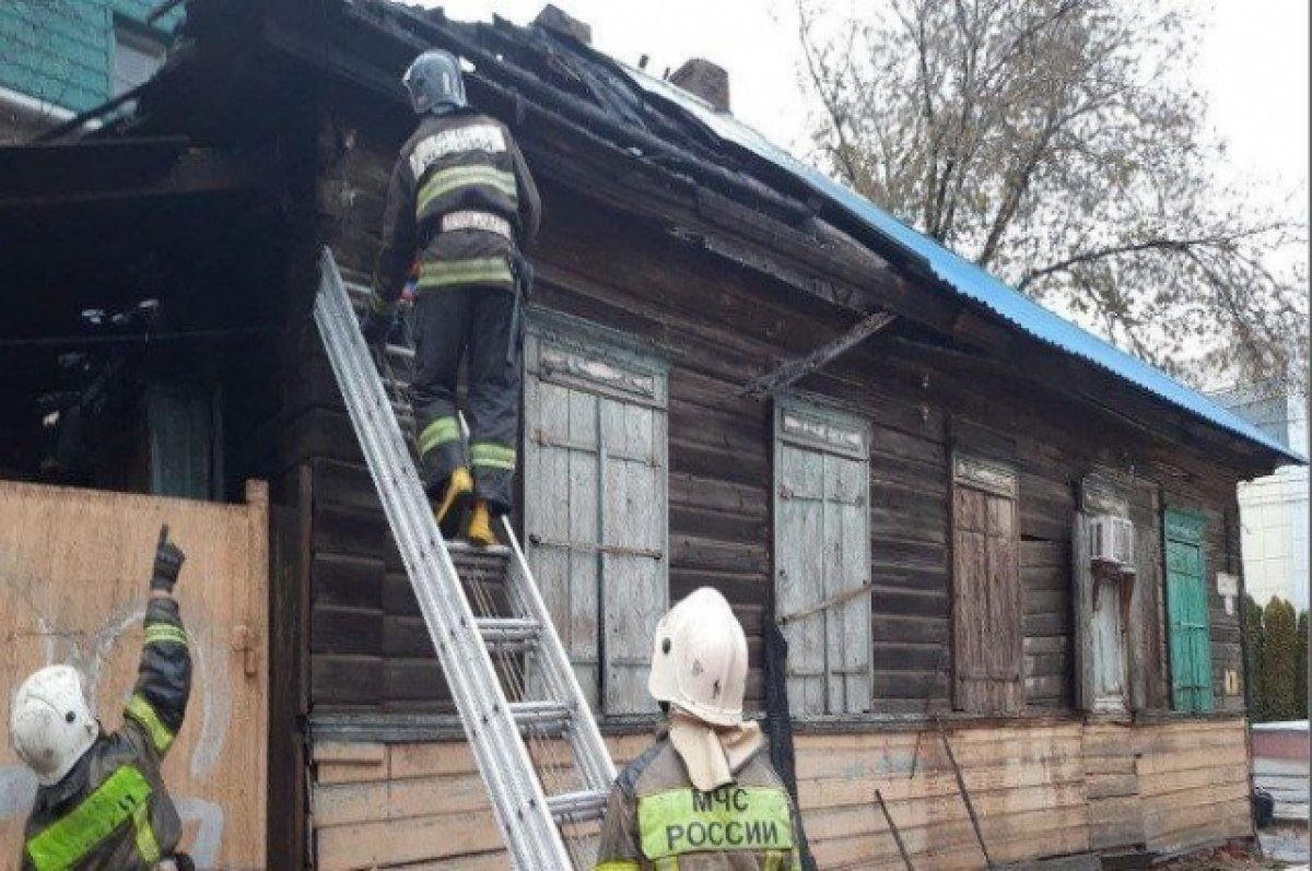 Утром в Астрахани вспыхнули два жилых дома | АиФ Астрахань