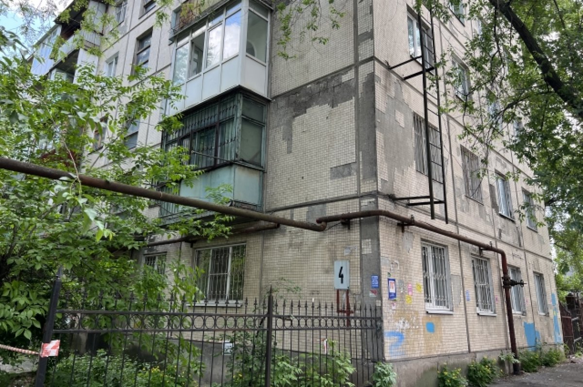 В Ростове начали сносить скандальный дом в Кривошлыковском переулке