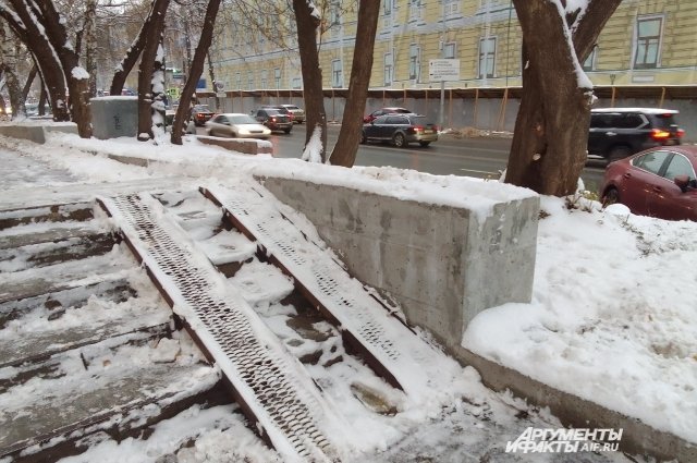 Пешеходам стоит быть осторожными.