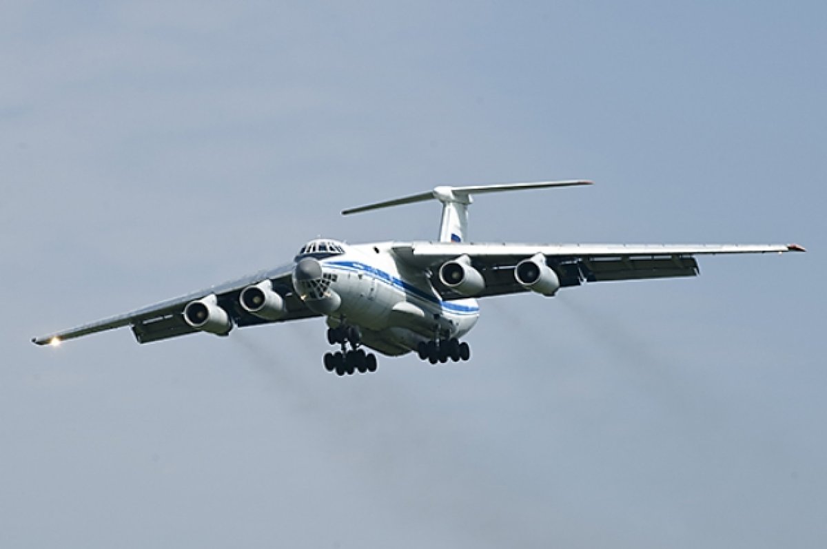 Самолет Ил-76 МЧС РФ доставил эвакуированных из Газы россиян в Москву