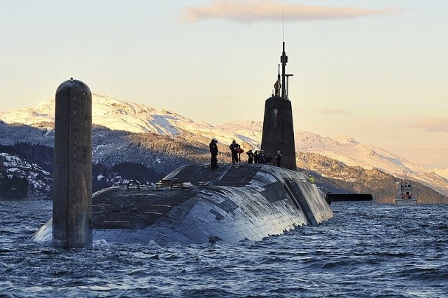 Атомная подводная лодка HMS Vanguard, Фаслейн, Шотландия.