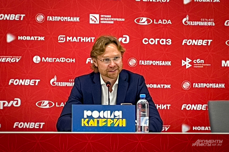 Тренер сборной России Валерий Карпин поделился впечатлениями о посещении Мамаева кургана.