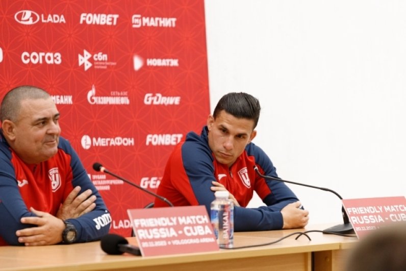 Главный тренер Унидис Кастильо и капитан кубинской команды Луис Хавьер Паравела встретились с журналистами.