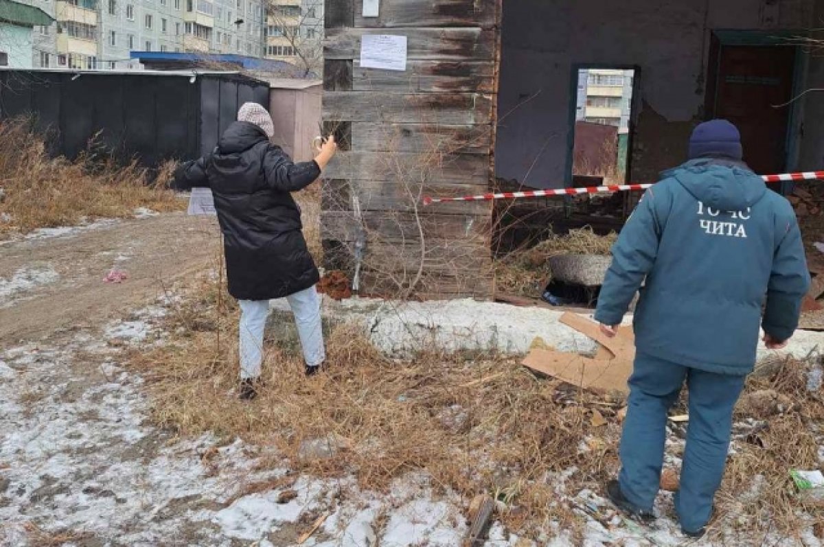 Опасный аварийный дом в Чите огородили ленточкой | АиФ Чита