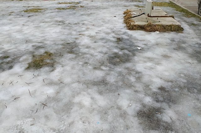 В Оренбурге после ледяного дождя образовался гололёд