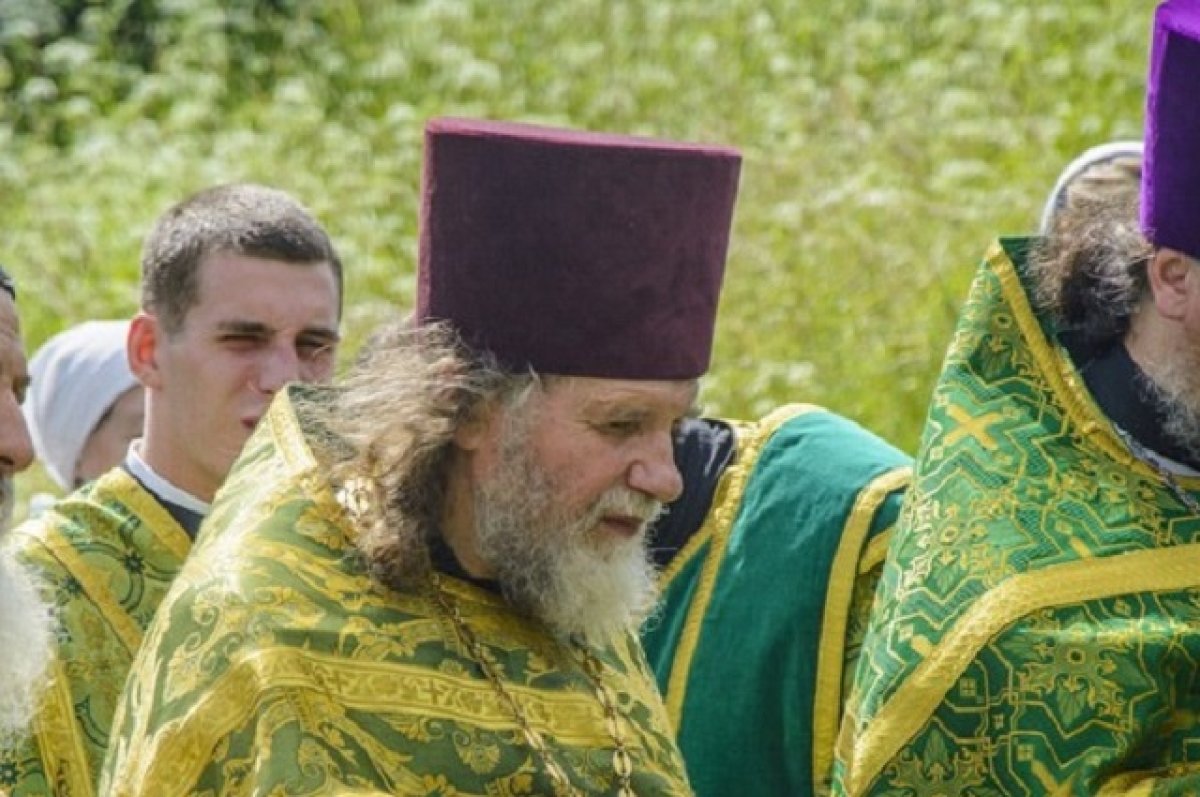 Для всех это шок». Что известно о священнике, чье тело нашли в колодце |  АиФ Псков