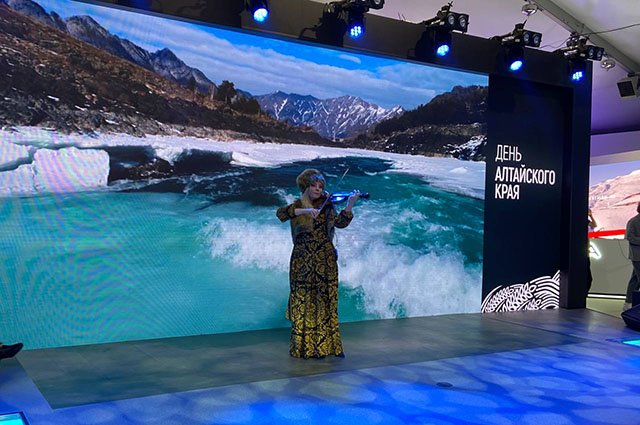 В День Алтайского края на выставке "Россия" на ВДНХ презентовали достижения региона.