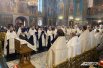 После прощания в театре тело Амана Гумировича, крещёного как Иоанн, отпевают в Знаменском кафедральном соборе. Не меньше 20 священнослужителей поют у гроба. 