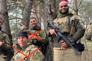 Канадский наемник Брэд Стратфорд вместе с американским наемником.