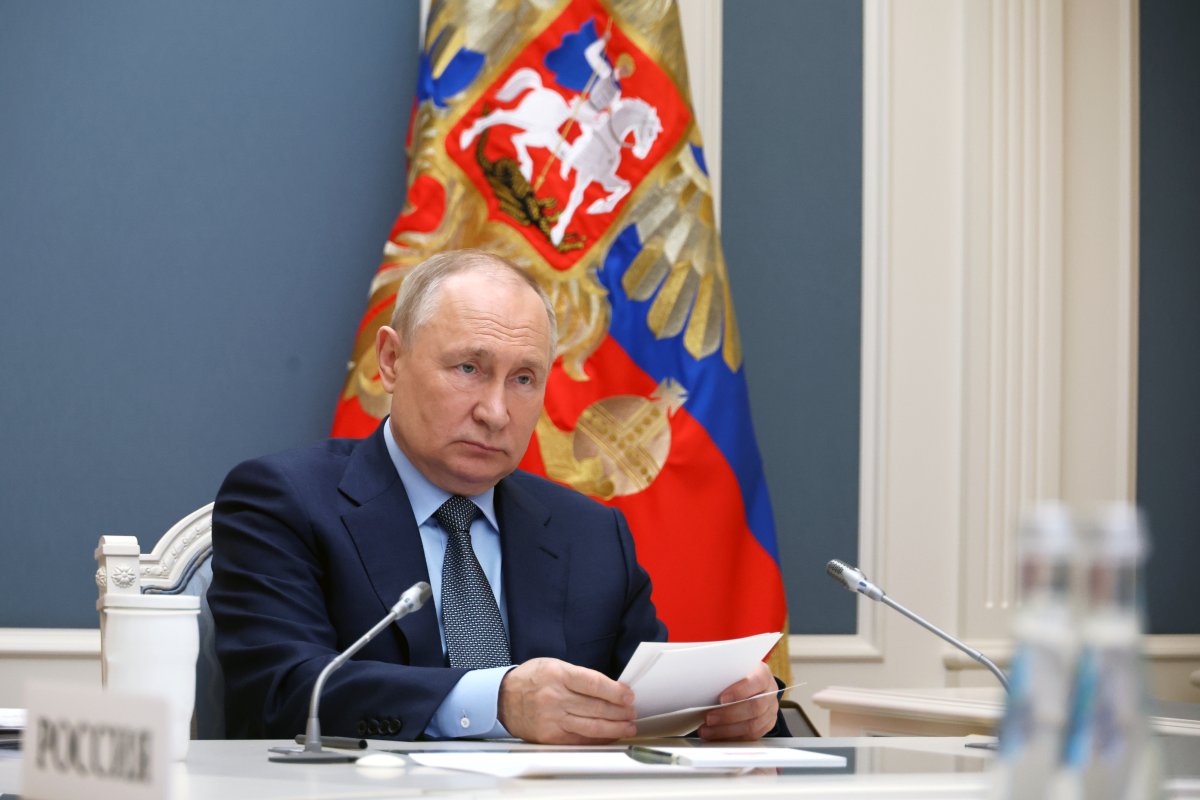Путин: в Петербурге пройдет заседание по борьбе с биооружием по линии ОДКБ