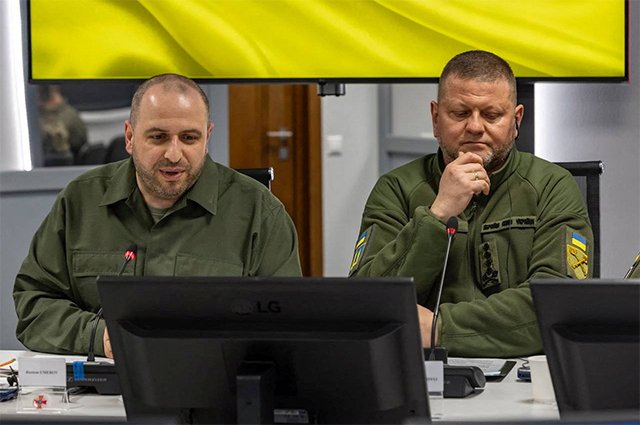 Министр обороны Украины Рустем Умеров и главнокомандующий Вооруженными силами Украины Валерий Залужный.
