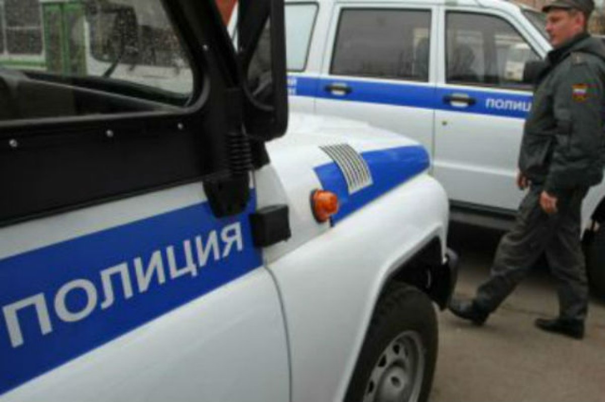 Shot: полицейского прокатили на двери автомобиля в Уфе