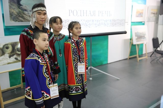 Ребята из Хабаровского края представили доклады на нанайском языке.