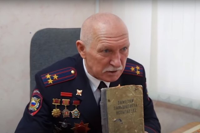 Книжку про десантников Владимир Владимирович перечитывал много раз.