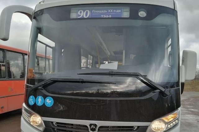 На маршруте №90 появились несколько автобусов, вмещающих до 70 пассажиров.