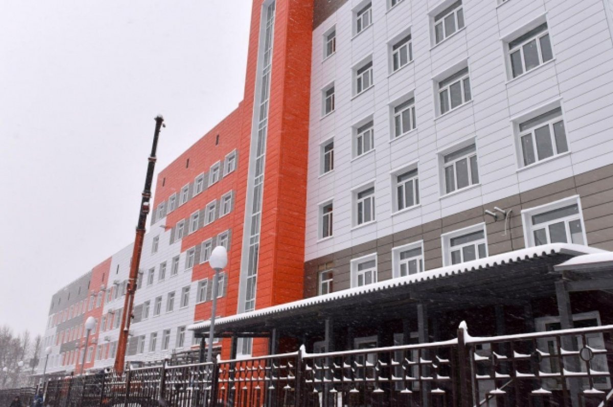 Александр Богомаз проинспектировал стройку в детской областной больнице