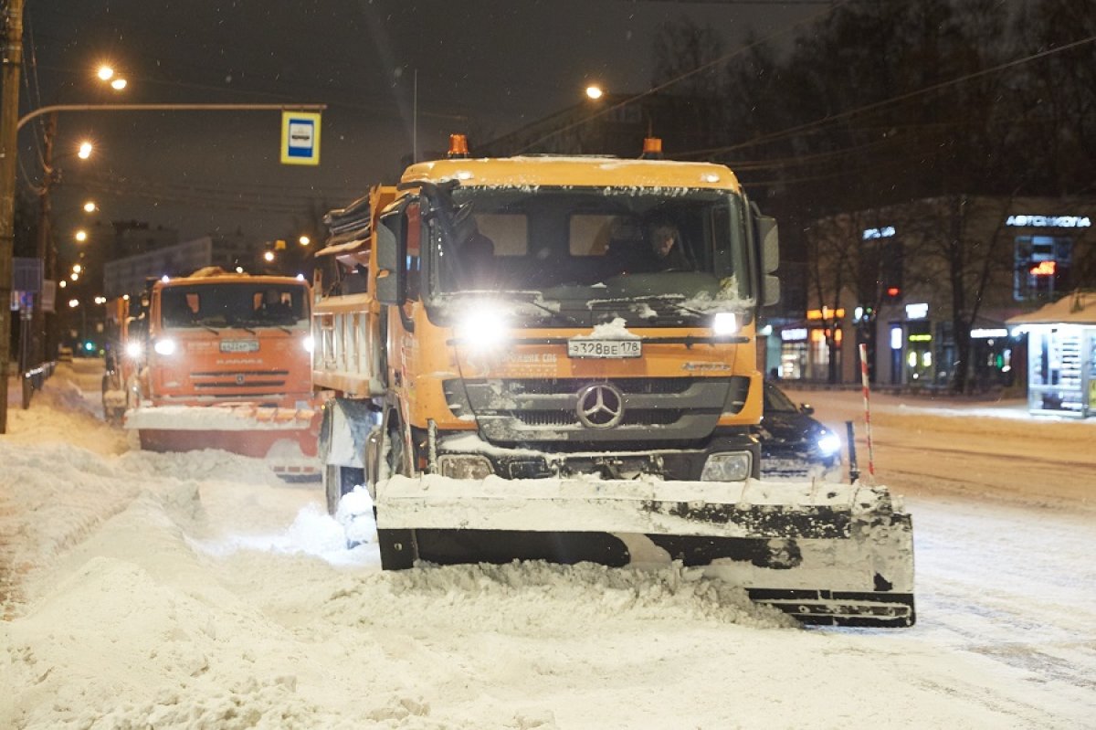 Ликвидация снегопада в Петербурге. Все ведомства работают в унисон